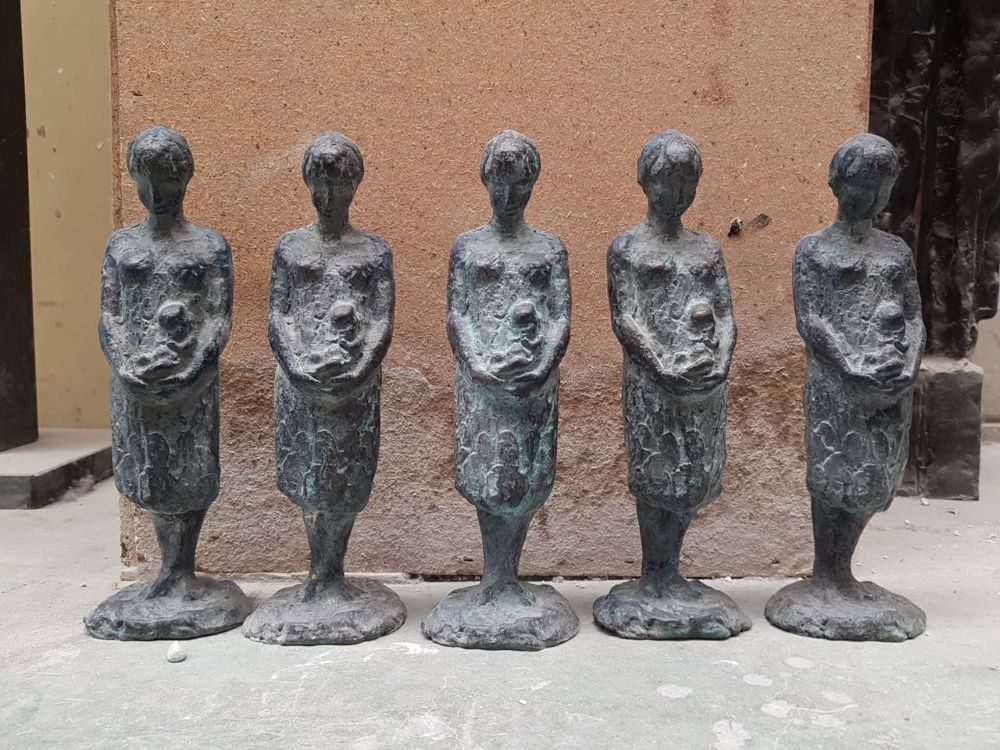 Skulptur "Mutter mit Kind"