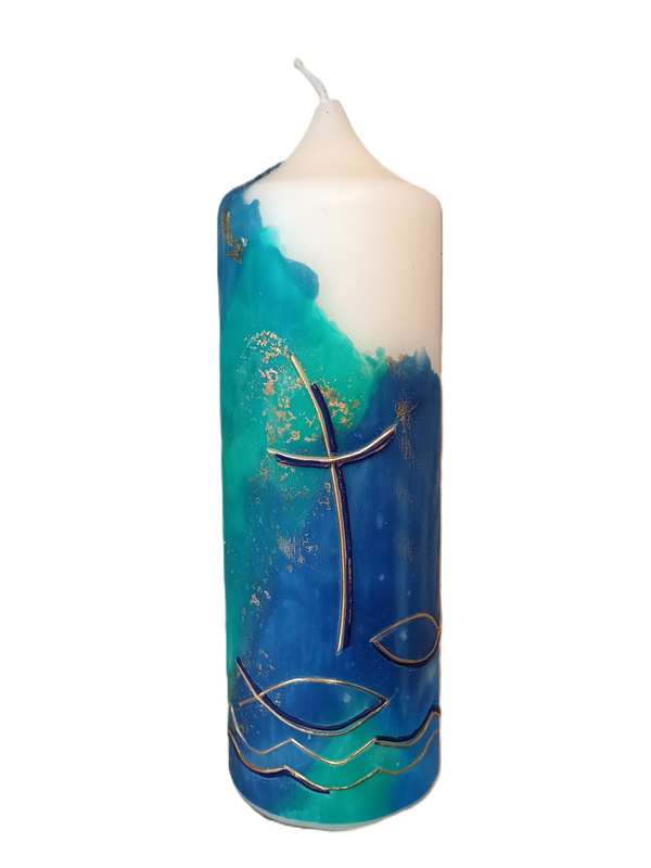 Kreuzkerze Türkis-blau mit Fisch (8x25 cm)